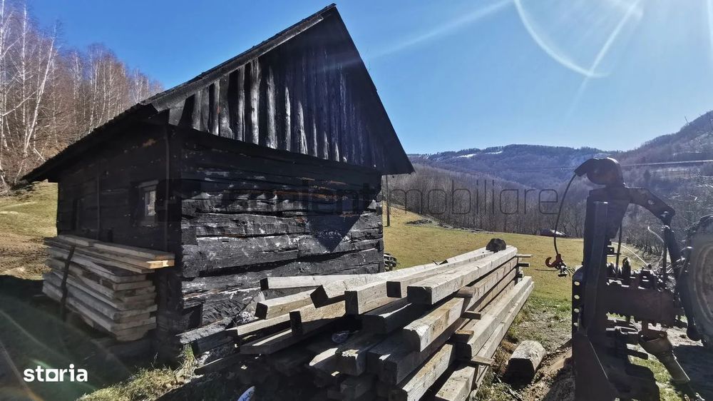 De vânzare teren intravilan 10,100 mp, cu anexă, Munteni