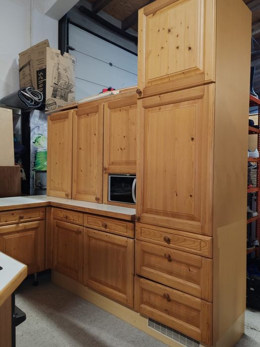Vând mobila de bucătărie cu toate electrocasnicele incluse