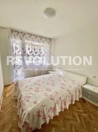 Дава се под наем Четиристаен апартамент в Варна, Център - 100 кв.м за 698.19 € - Снимка #3