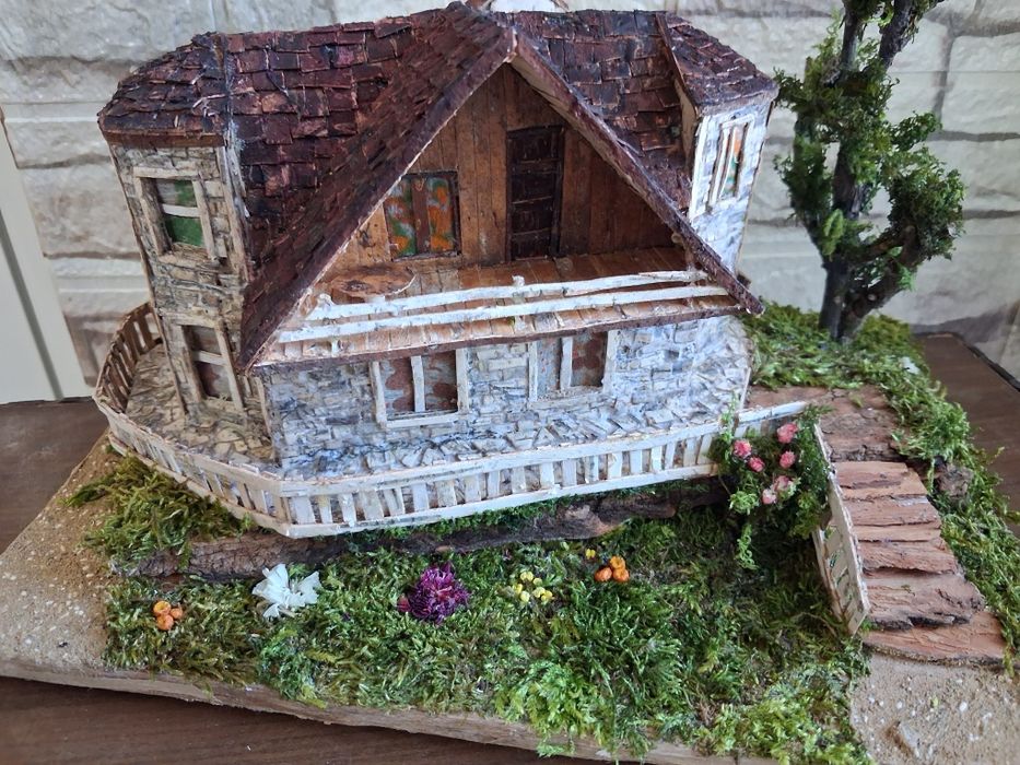 Ръчно изработени макети на къщи.