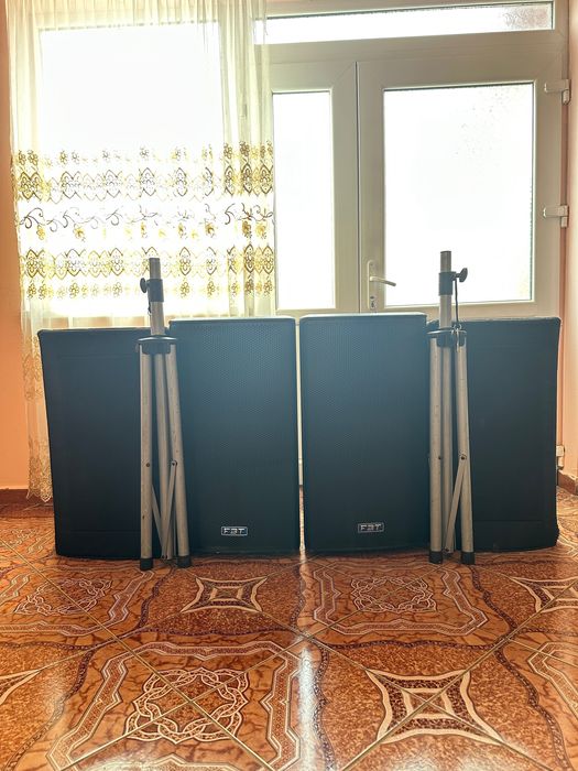 Vând 2 boxe FBT mitus cu stative și huse