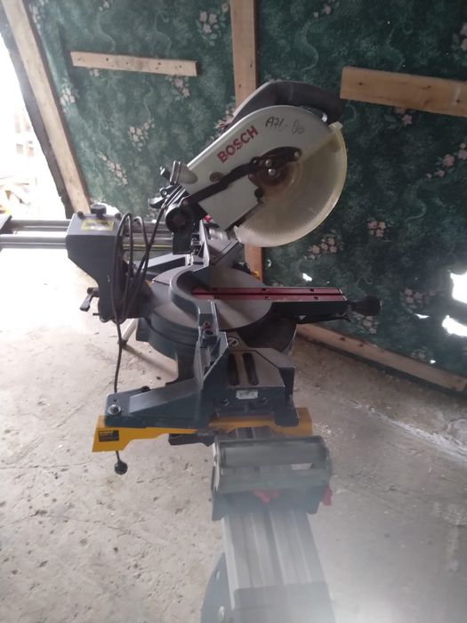 Fierastrau Bosch profesional cu masa GCM 10S