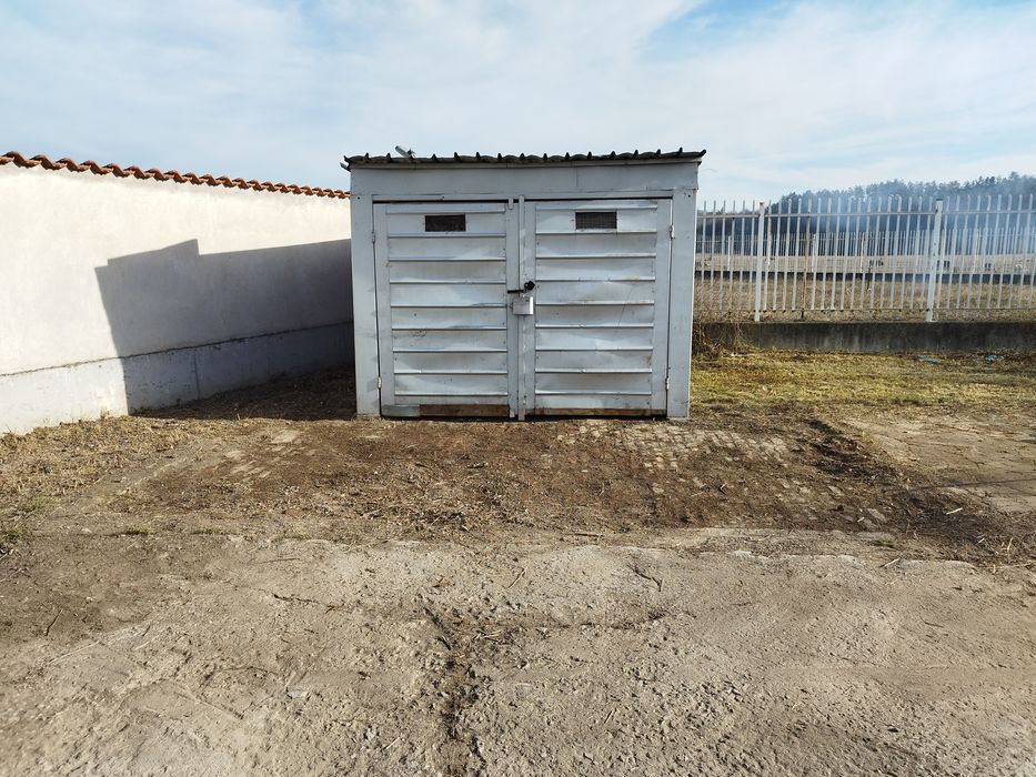 Търговска база 1200м2 с 30м2 офис главния път за В.Търново