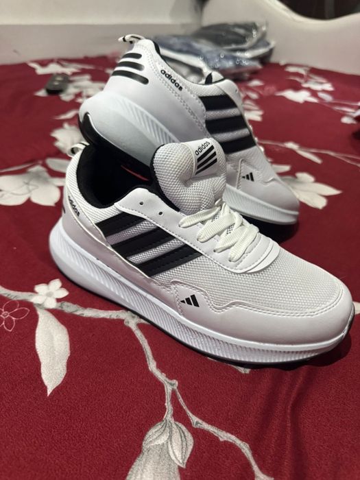Adidași adidas model nou
