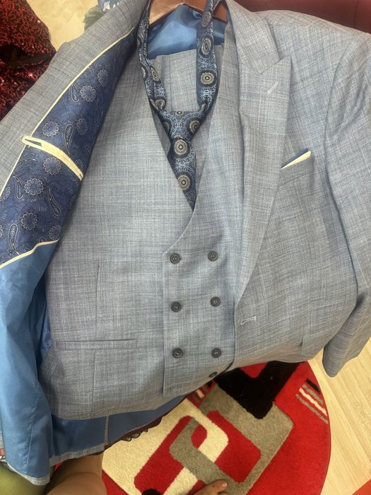 Costum barbatesc impecabil,marimea 52