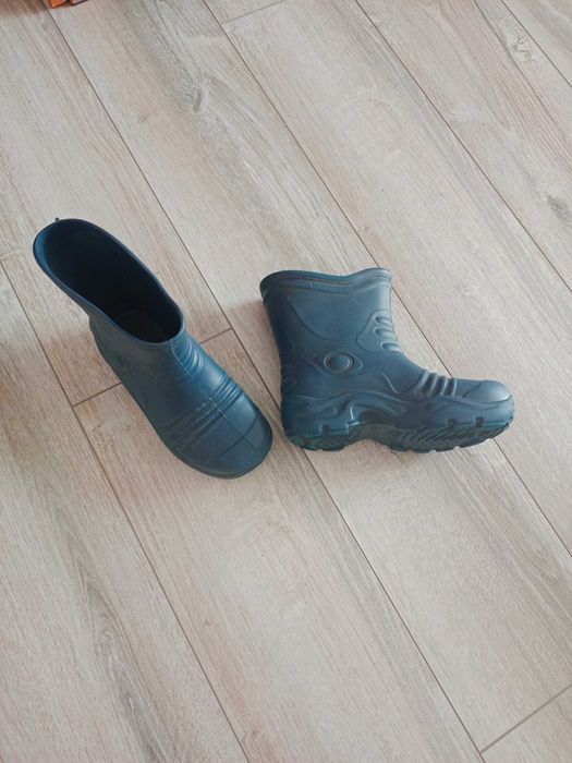 Продам резиновые сапожки 29 размер