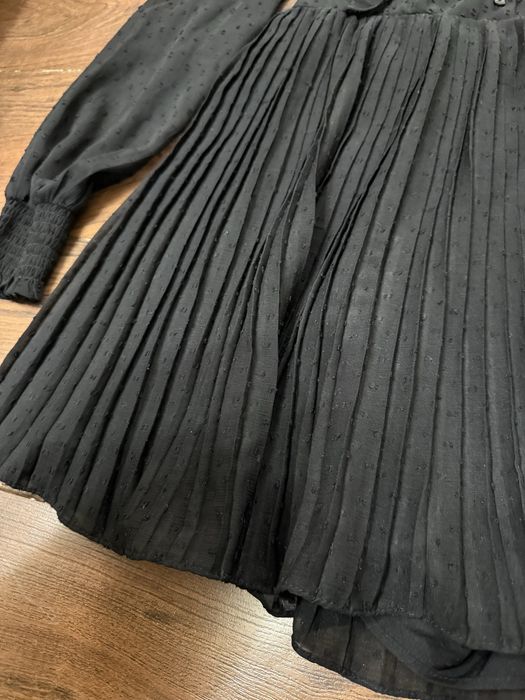 Малка черна рокля от шифон от полиестер, с вградени панталонки, М