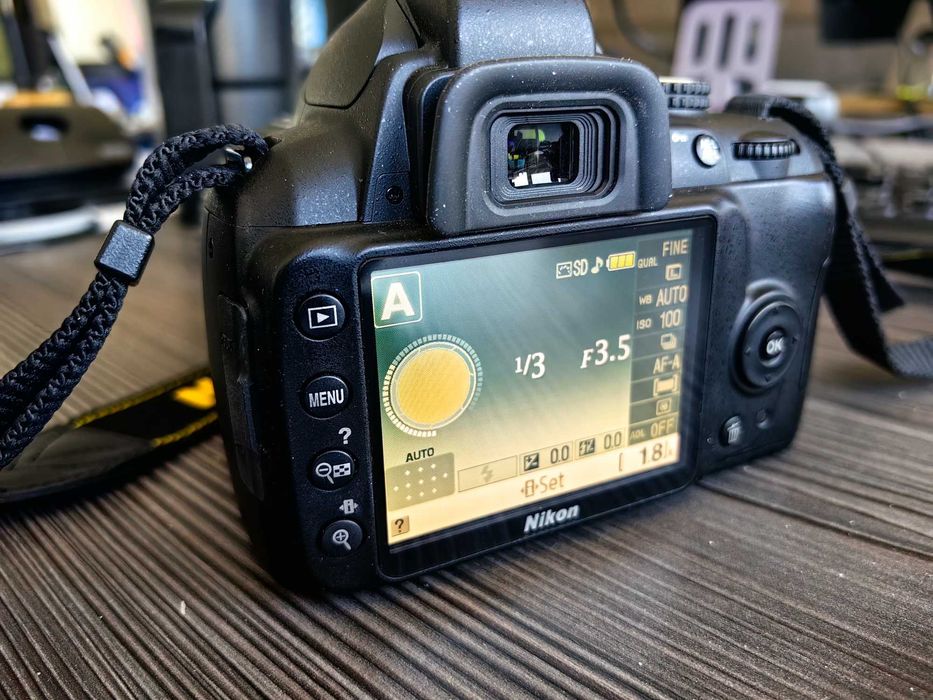 Vând aparat foto DSLR Nikon D3000 – stare foarte bună, pachet complet
