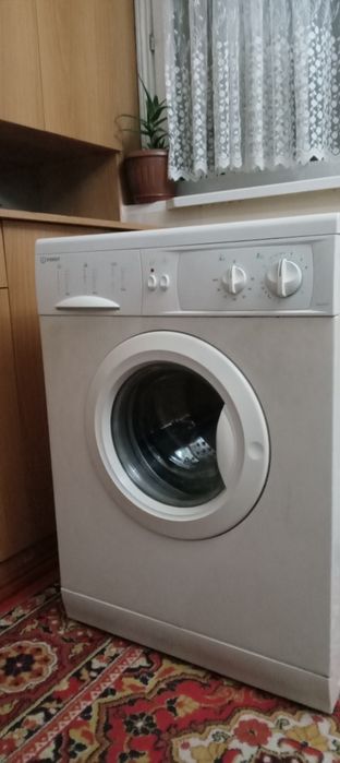 Стиральная машина Индезит очень хорошом рабочим состояни