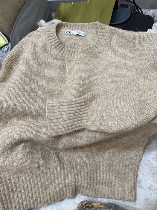 Джемпер от Zara.