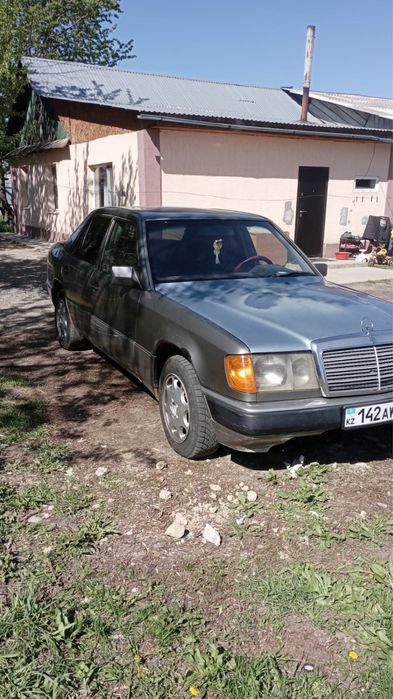 Mercedes-Benz W124