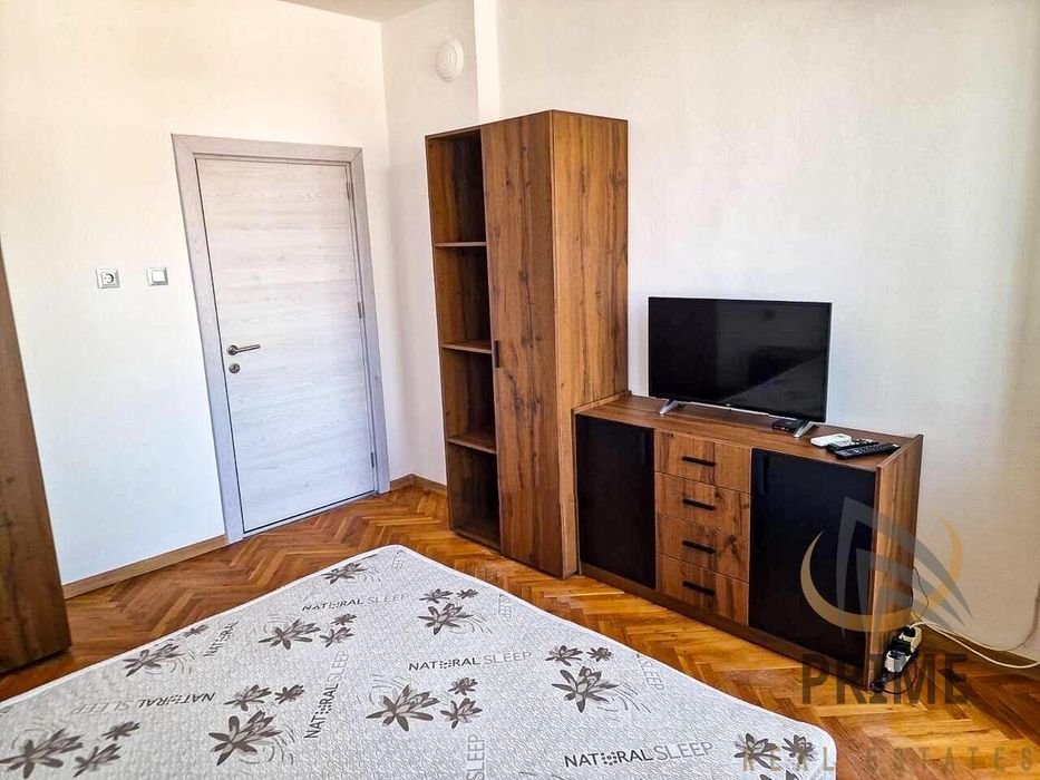 Дава се под наем Тристаен апартамент в Бургас, Център - 74 кв.м за 612 € - Снимка #5