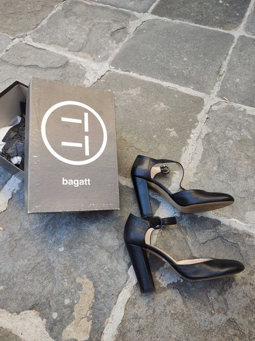 Елегантни обувки на висок ток