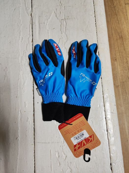 Продаются профессиональные перчатки.