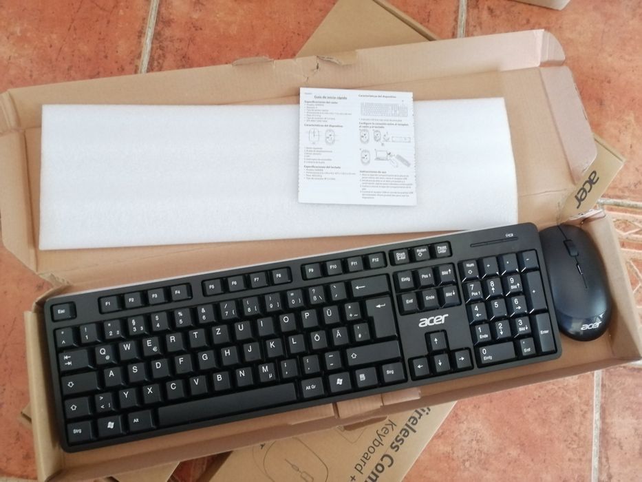 Tastatura Poloneza și mouse wireless Acer set Akr9000
