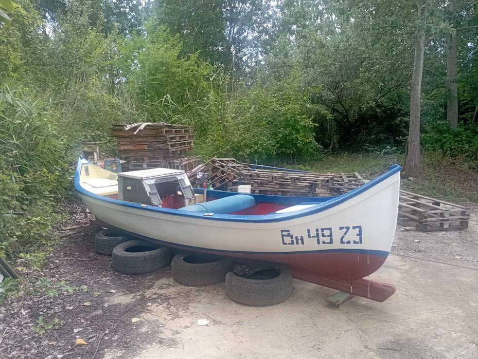 Лодка  рибарска пластмасова