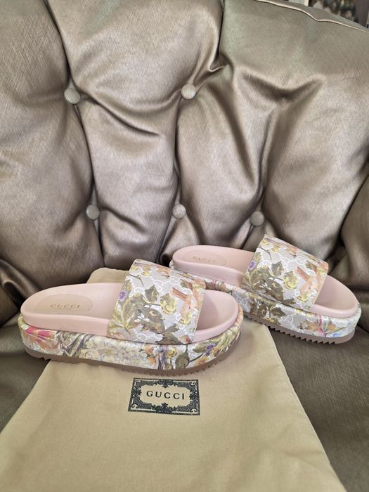 Налични чехли Gucci