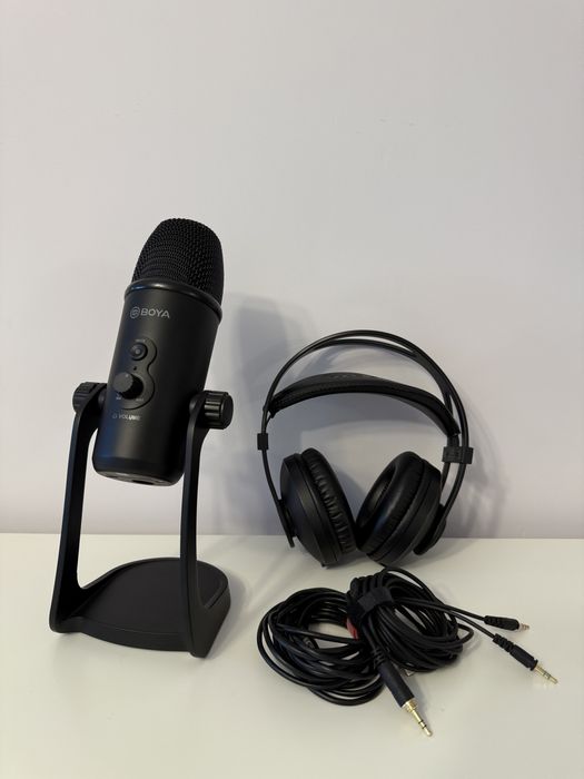 Микрофон Boya BY-PM700 и слушалки за аудиообработка