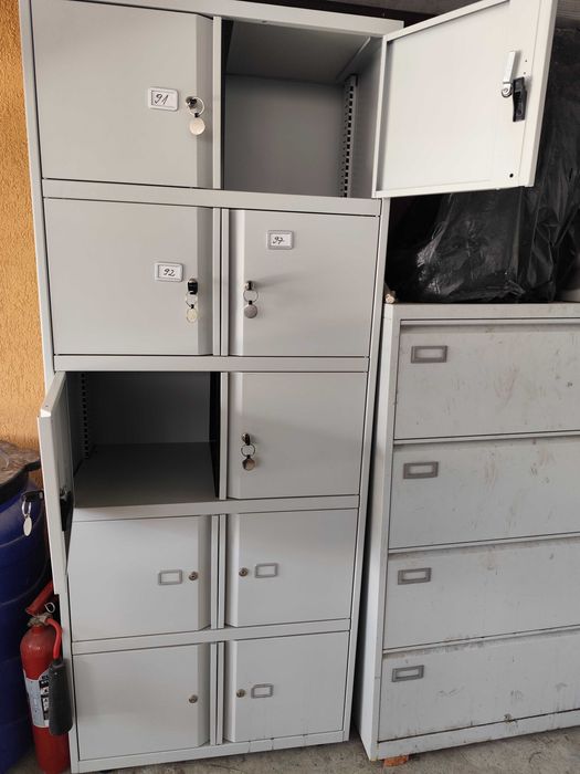 Vestiar de metal cu 10 usi