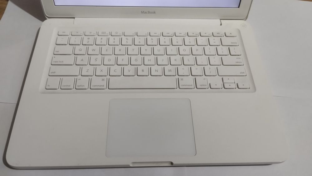 Продам МакБук 2009