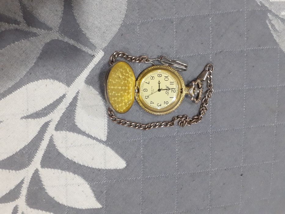 Продам часы наличкой