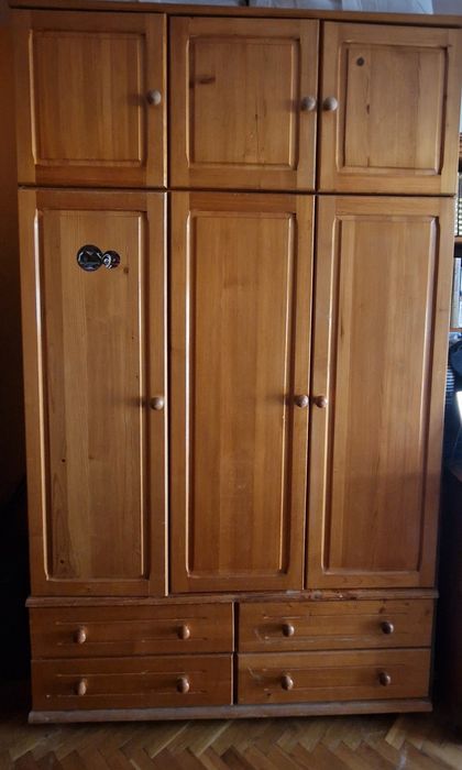 Гардероб - трикрилен чамов