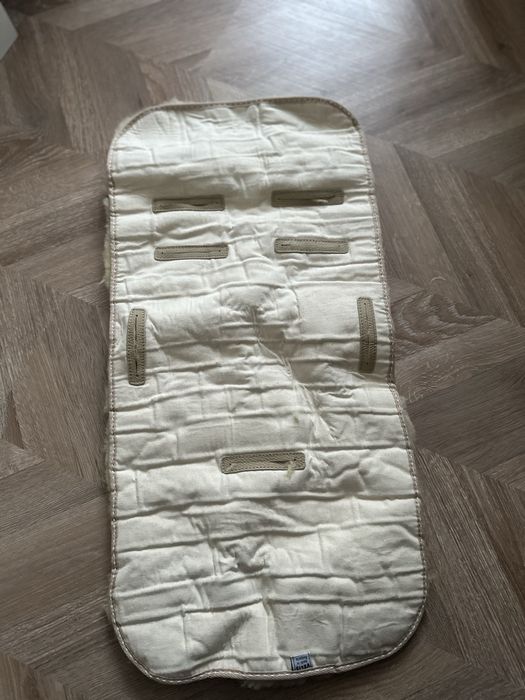 Страхотна подложка за количка от агнешка кожа