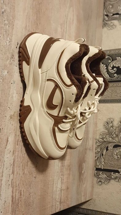 Женские новые кроссовки