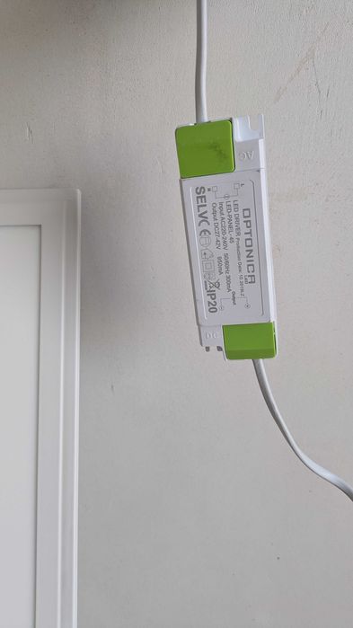 LED панел с топла светлина (2700K) 45W - 7бр. Продават се и отделно.