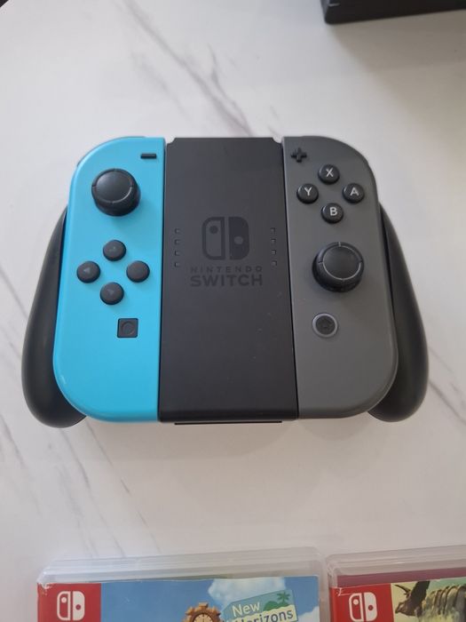 Nintendo switch + 2 джойстика + 8 игри
