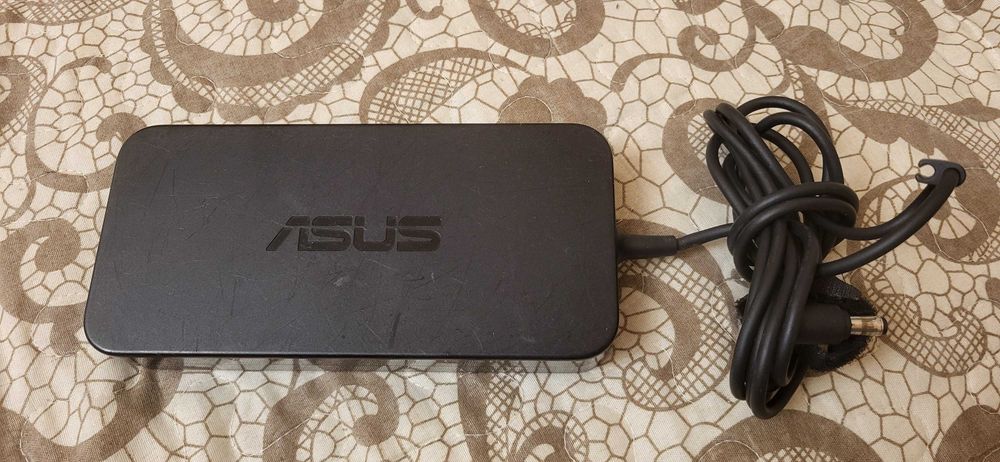 ASUS 120W  Incarcator Adaptor  19V-6.32A fuctional 120 lei fix