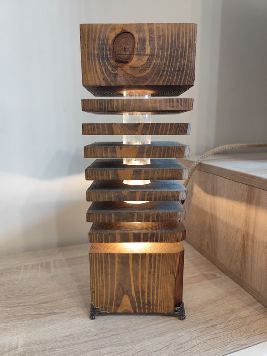 Дизайнерска дървена лампа – ръчна изработка, естествени материали