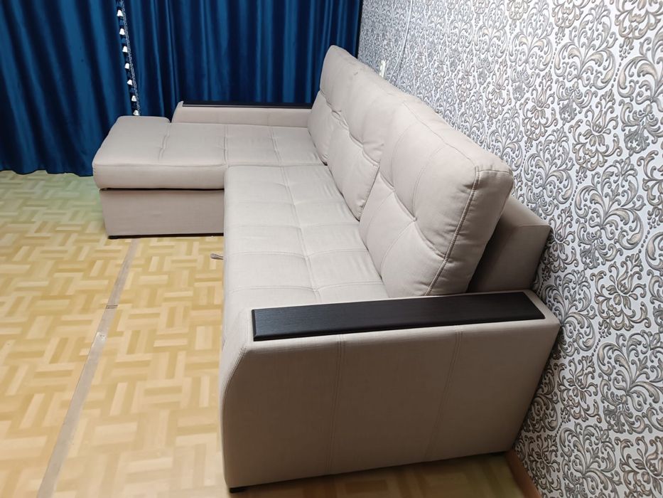 Диван  для гостинной в отличном состояний
