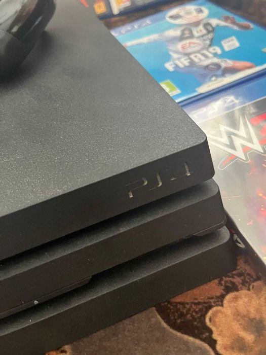 Play Station 4 PRO 1TB – 2 manete + 9 jocuri + 1 digital + HDMI