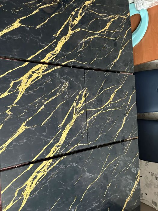 Срочно продаю для гостиной стол