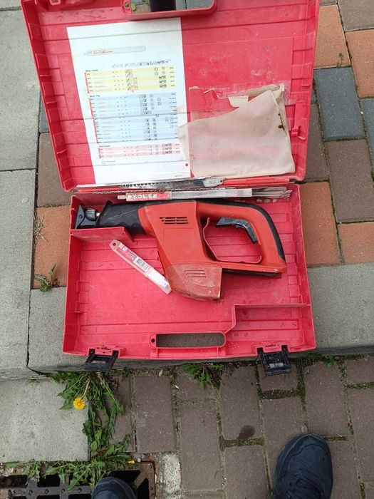 Fierăstrău  sabie Hilti
