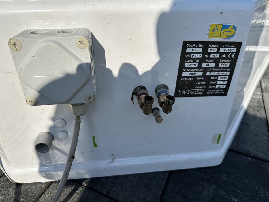 Cabina de dush autonoma cu boiler