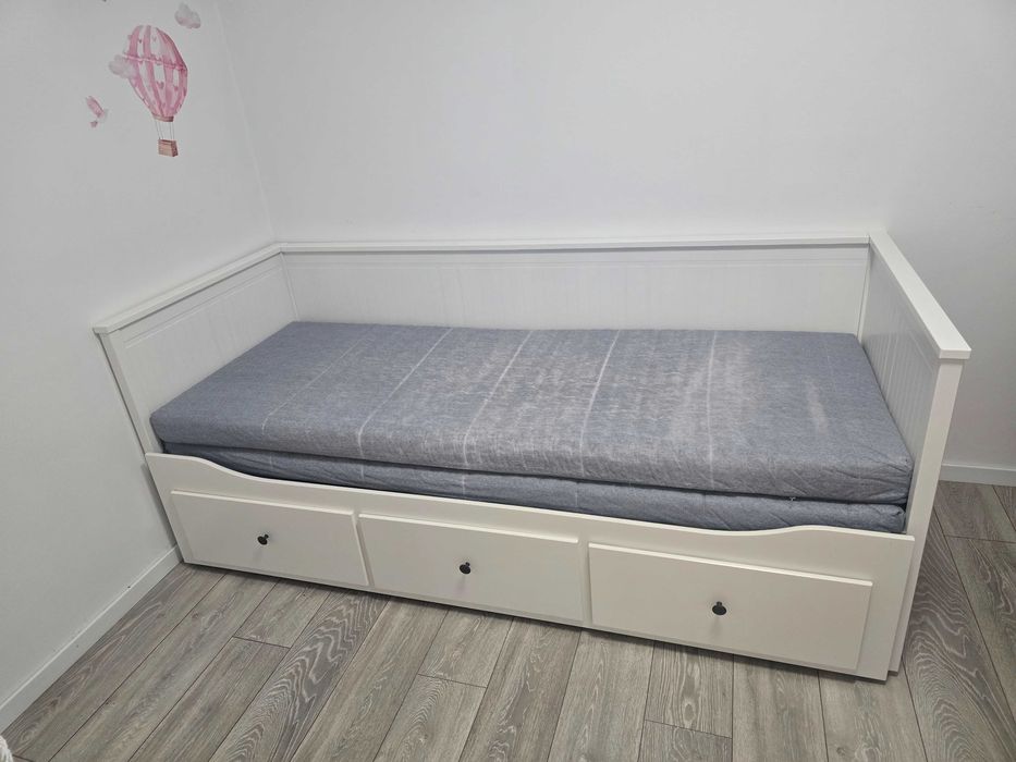 Pat divan Mobexpert 80x200 cm, alb, 3 sertare, stare excelentă – 1.000 lei