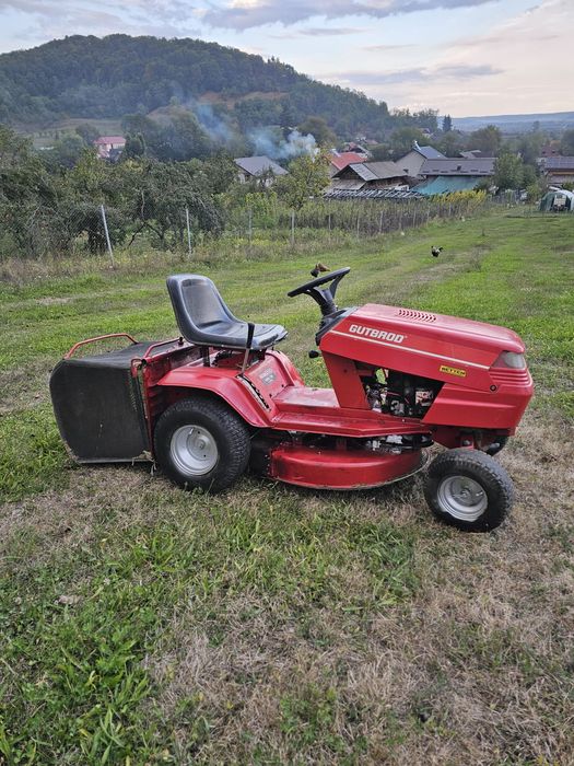 Tractoras gazon iarba 11cp