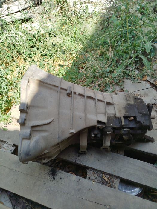 Мэрсадэс запчасти..