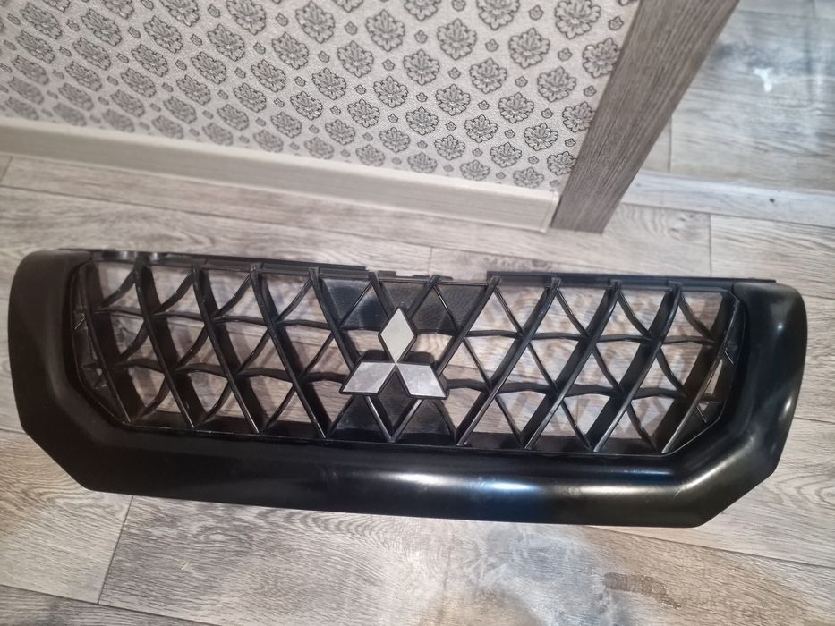 Продам решотку монтеро спорт