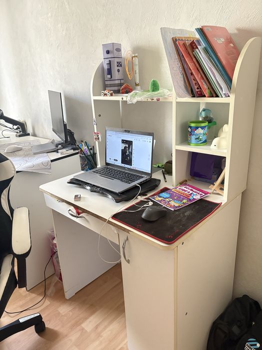 Стол б/у для учебы и работы