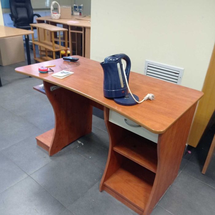 Офис оборудване - бюра, секции, столове