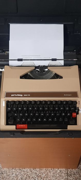 Mașină de scris Privileg 320TR impecabilă