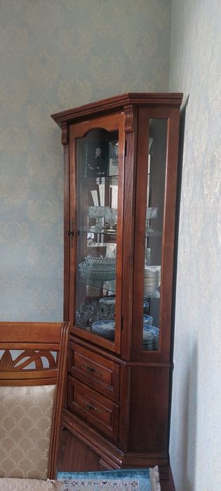 Продам .Сатылады .Углавой  сервант из дереваант