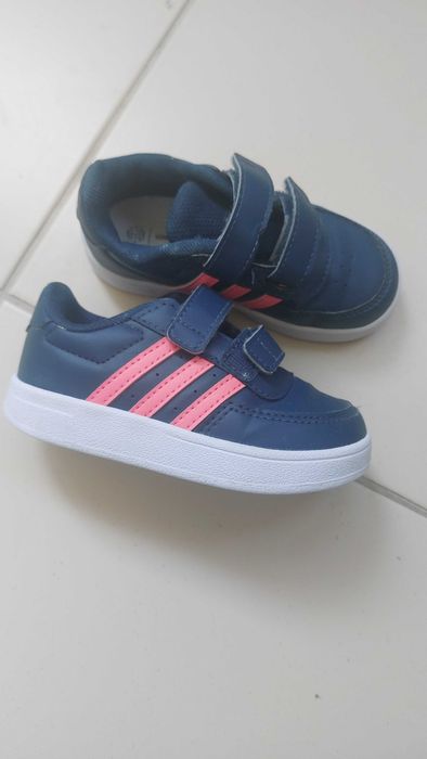 Маратонки adidas 23