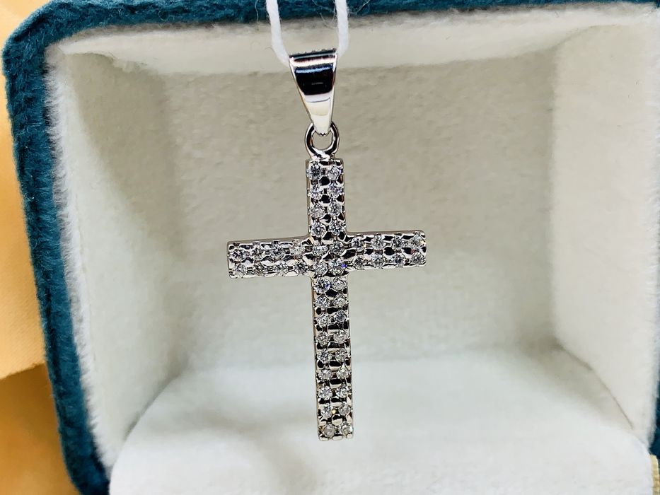 Классический золотой кулон – Крест Христианский с бриллиантами