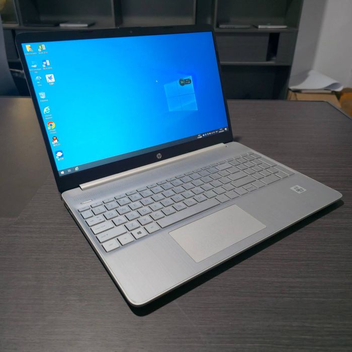 Hp laptop 15s. SSD 256gb RAM 8gb DDR4