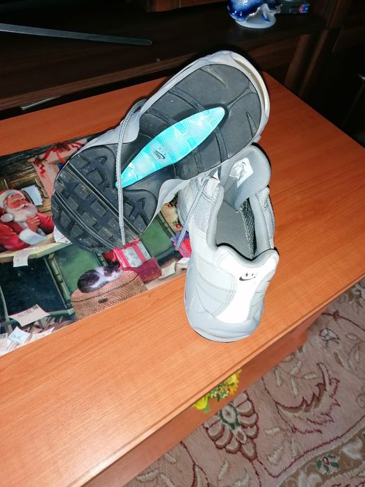 Vînd 2 perechii adidași noi 400lei
