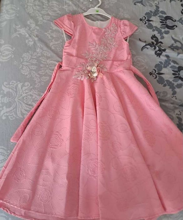 Няколко роклички